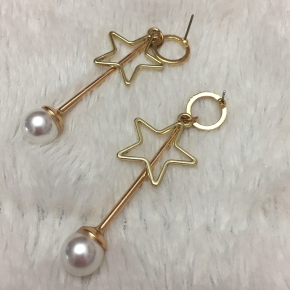 Star Struck Splendid Gold Pearl Earrings (P2) - Picture 4 of 5